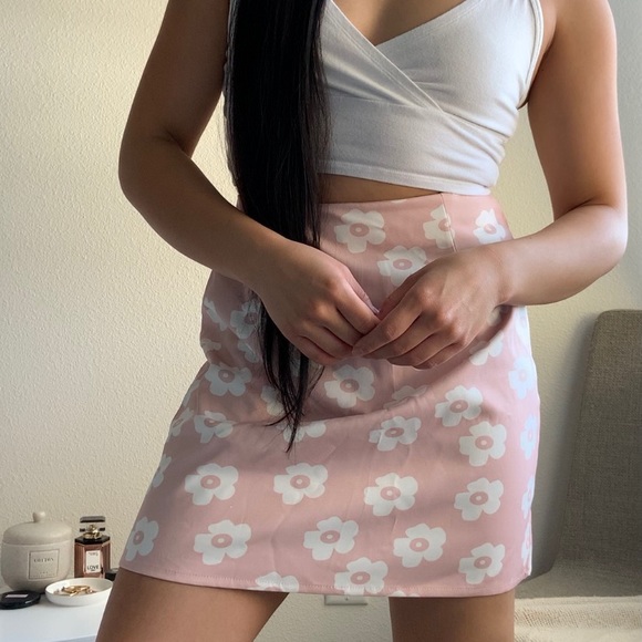shein pink floral mini skirt - Picture 2 of 11